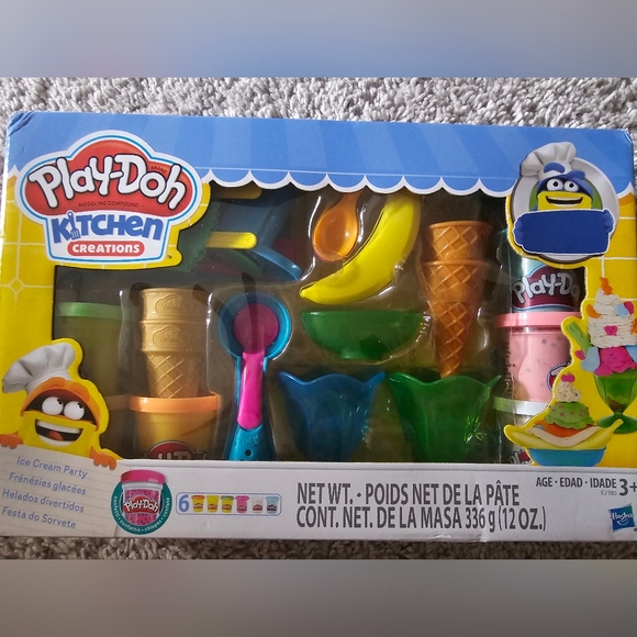*SOLD* Play-Doh Kitchen Creations Ice Cream Set - Multicolor - Picture 2 of 5